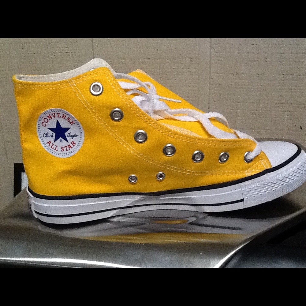 Converse Ladies 7.5 & 9 Men’s 6 & 7.5